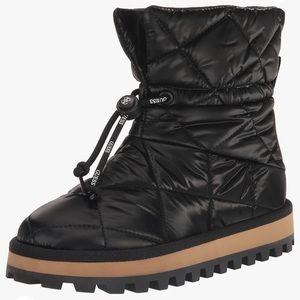 NWT🎁 Guess Women’s Ankle Boot in Box 📦Retail $125